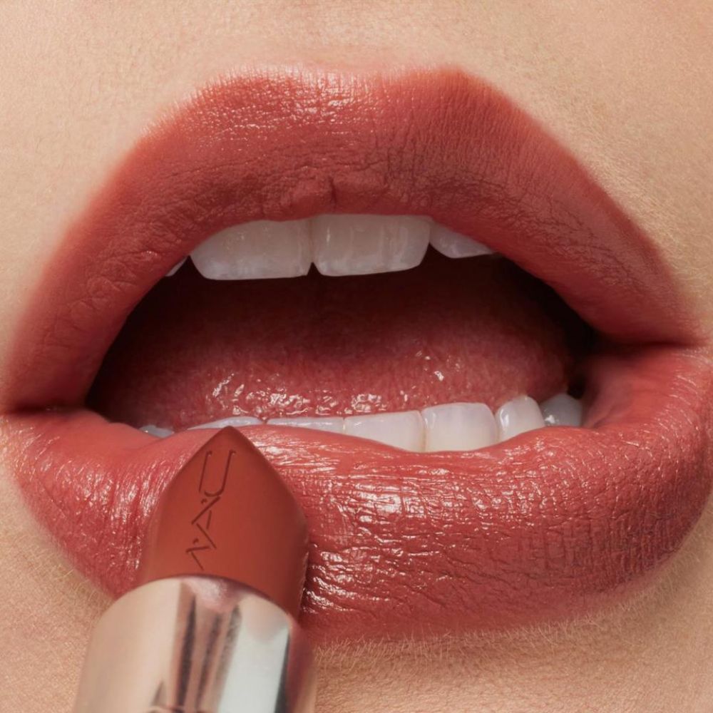 Mac Macximal Sleek Satin Lipstick -834 Creme in Your Coffee