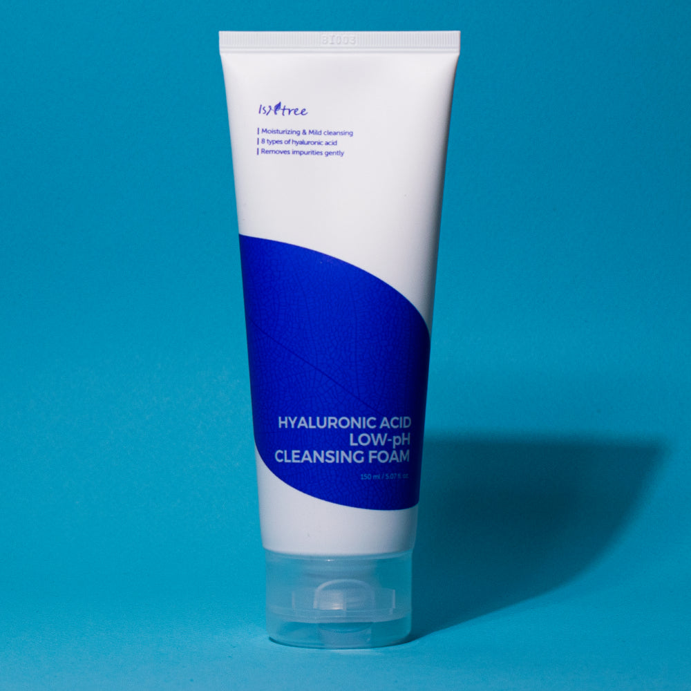 Isntree Hyaluronic Acid Low-pH Cleansing Foam